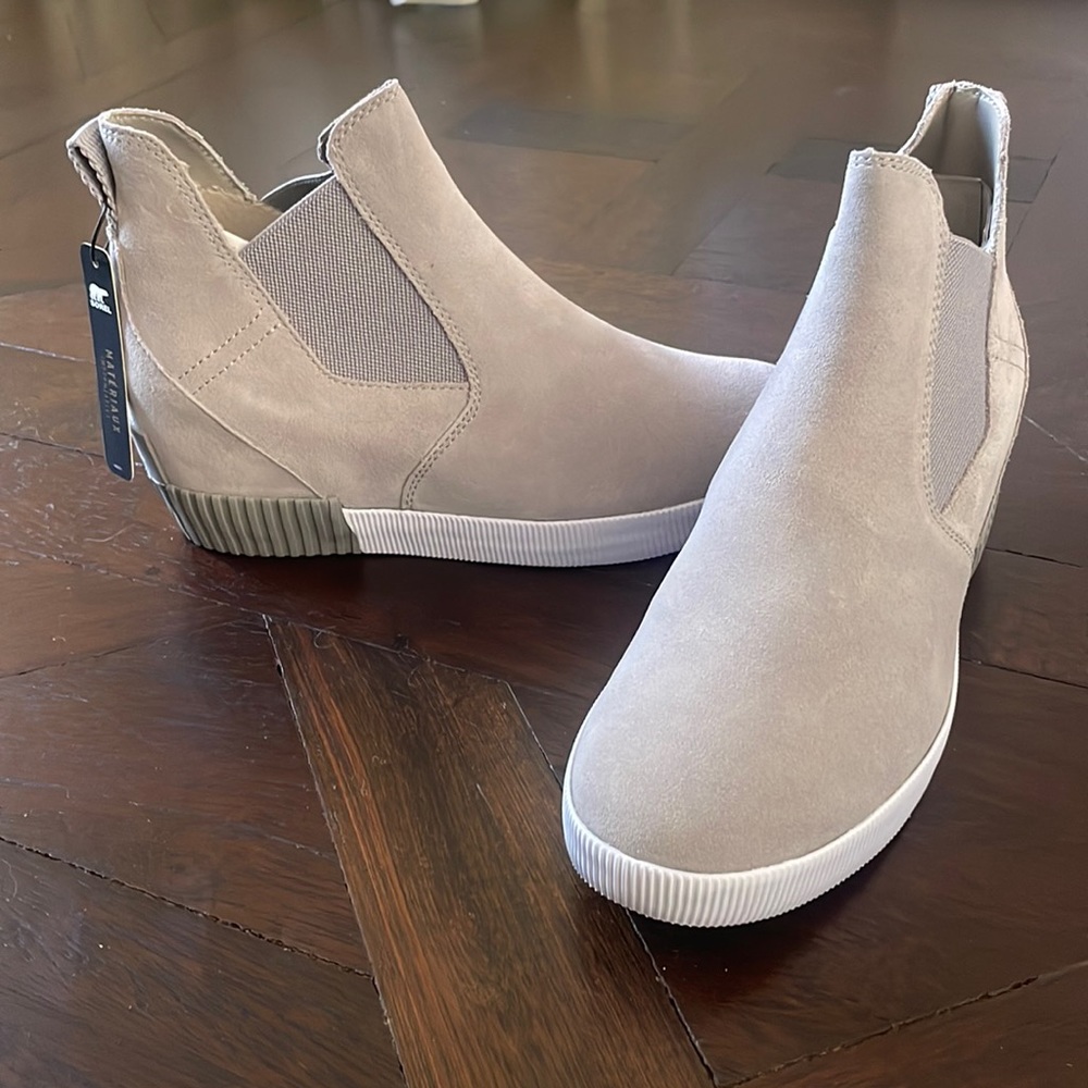 Sorel out n about slip-on wedge chrome gray, white womens size 9